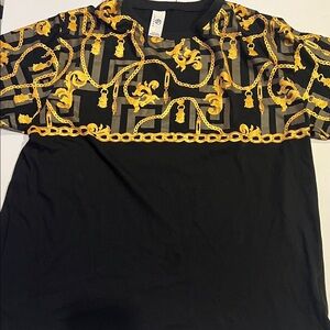 Couture T-shirt with black base and a golden baroque chain print size XL London